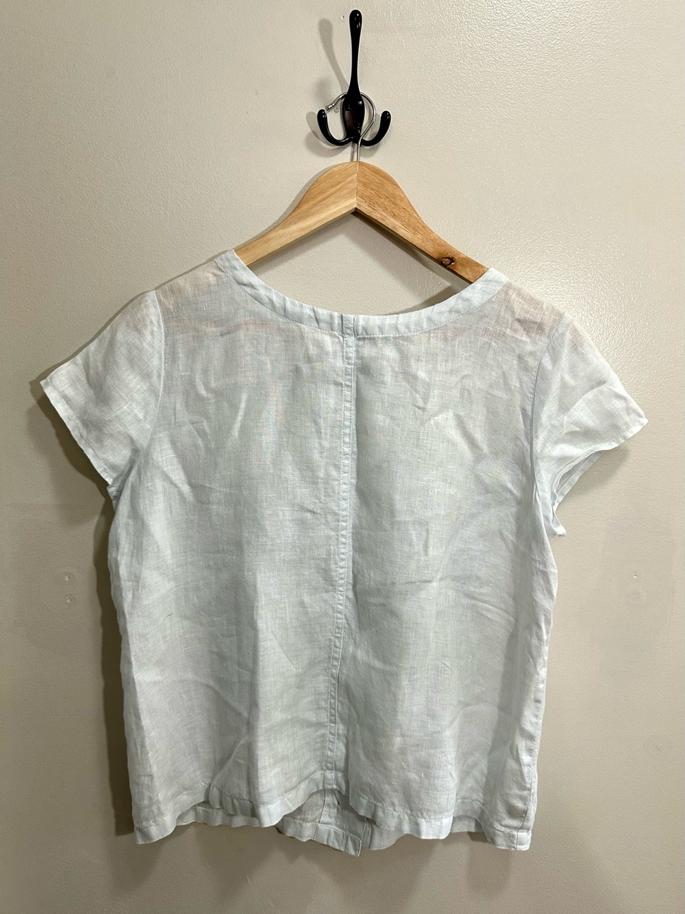 C&C California Light Blue Button Back Linen Top Size S